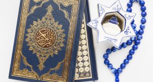 close-up-islamic-new-year-concept-with-quran-book